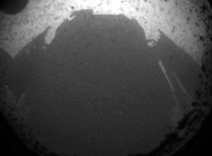 Primera imagen remitida por Curiosity desde Marte
