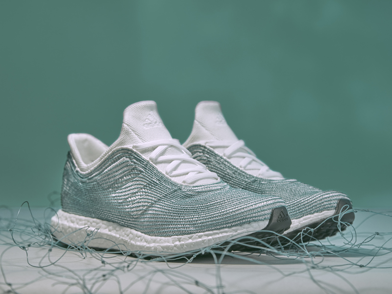 Zapato deportivo colaboración Adidas-Parley for the Oceans 