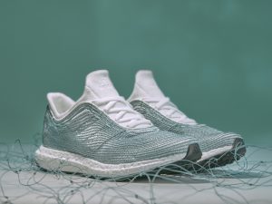Zapato deportivo colaboración Adidas-Parley for the Oceans