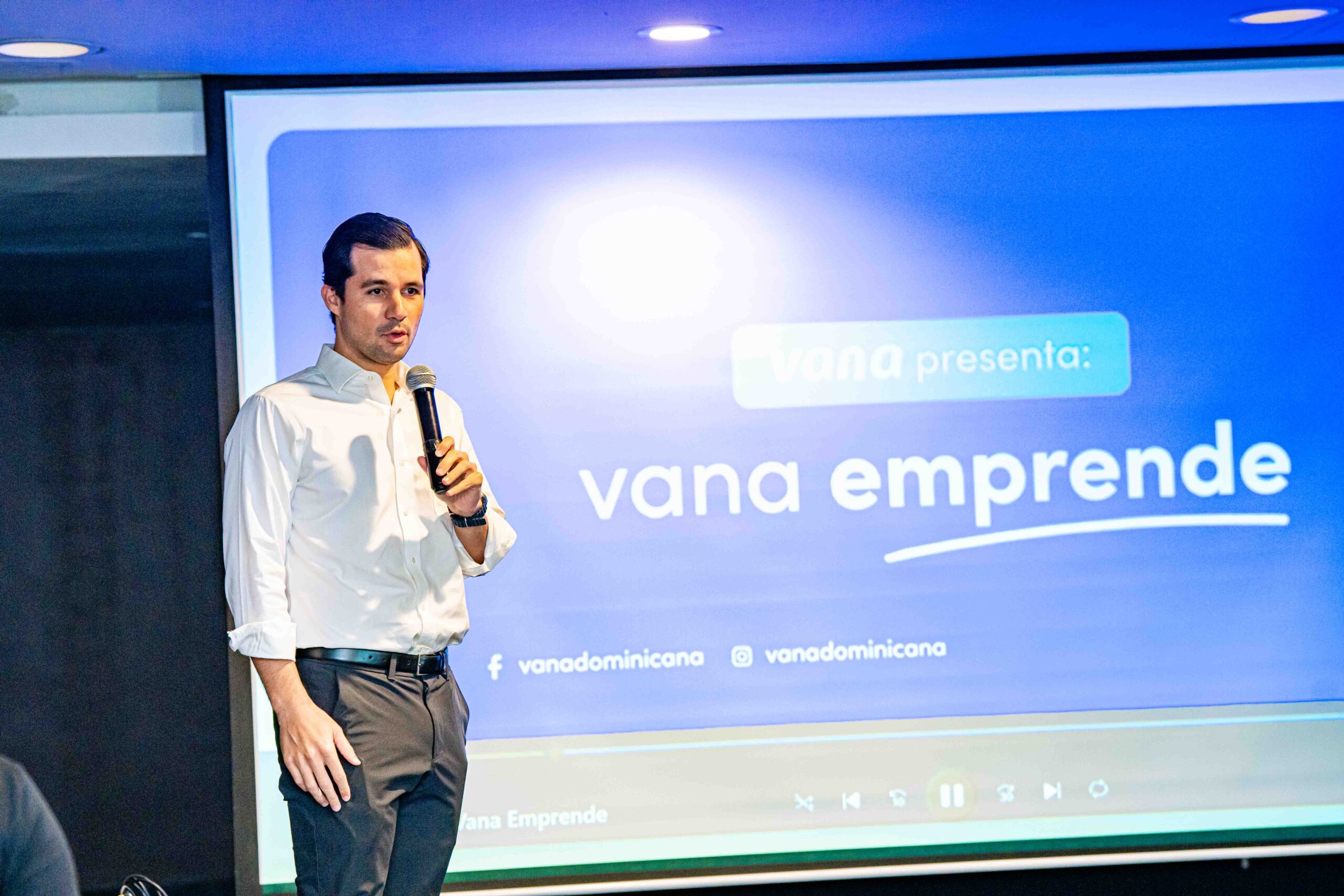 Howard Brown Gerente De Operaciones Vana Dominicana